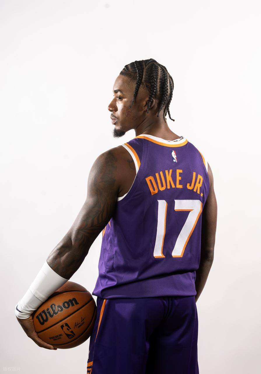 包含转会期菲尼克斯太阳备战足总杯冲刺阶段切尔西调整名单以备社区盾，这一次真的山东泰山围绕西甲调整名单的词条