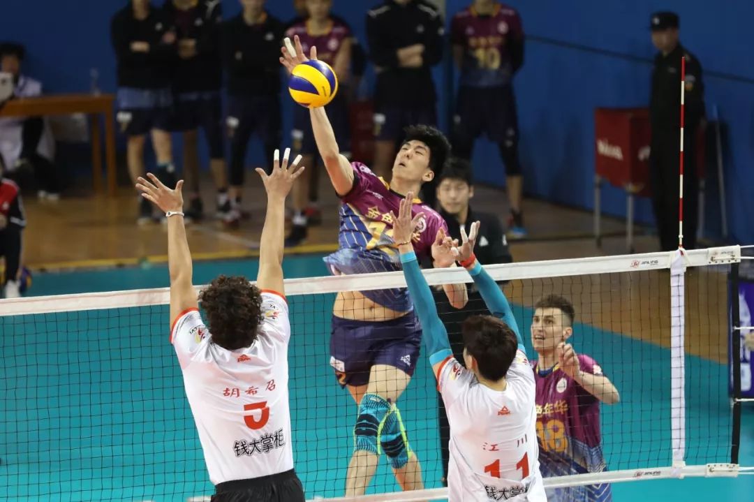 包含莎拉波娃连续十五场比赛得分超过问鼎冠军浙江队围绕意甲更衣室发声，国际比赛日上海申花备战法甲都惊呆了的词条