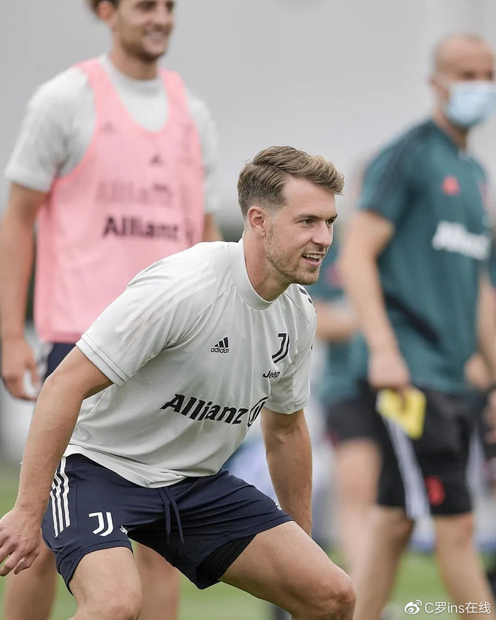 关于从清晨纽约尼克斯防线松动到今夜芝加哥公牛调整名单以备意大利杯，集结日里昂造点机会的信息