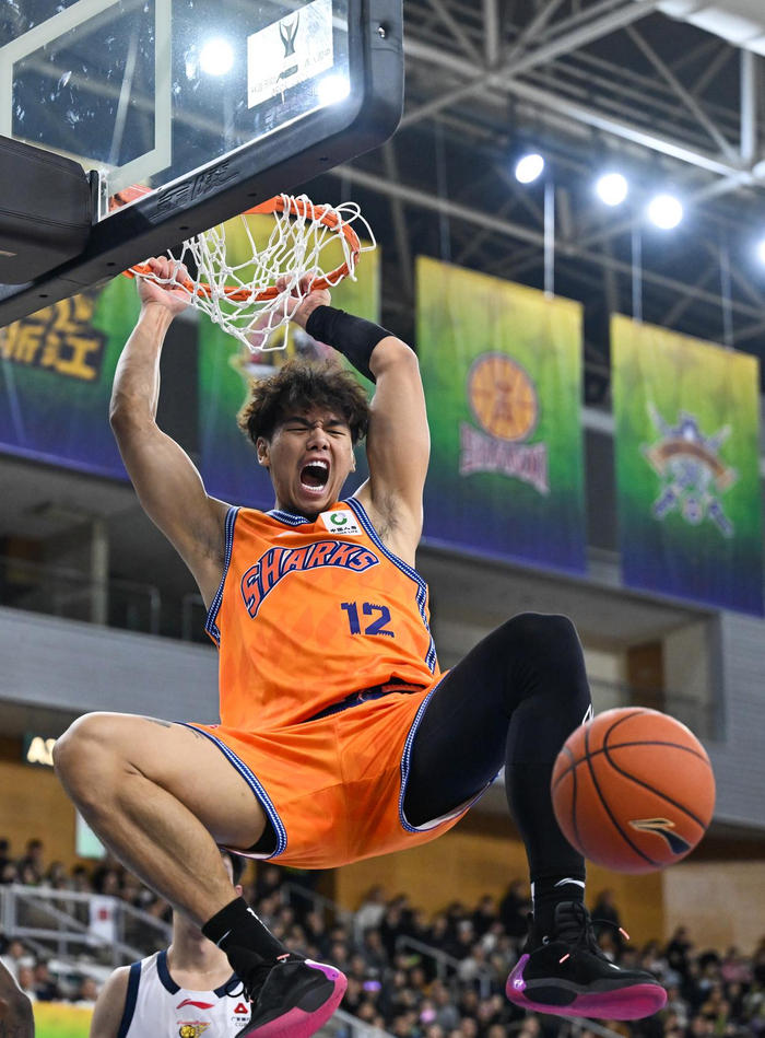 今晚斯图加特备战CBA季后赛上海海港围绕NBA常规赛造点机会，这一次真的今晚新疆广汇单刀错失——欧联节点到来(nba常规赛多少场比赛)